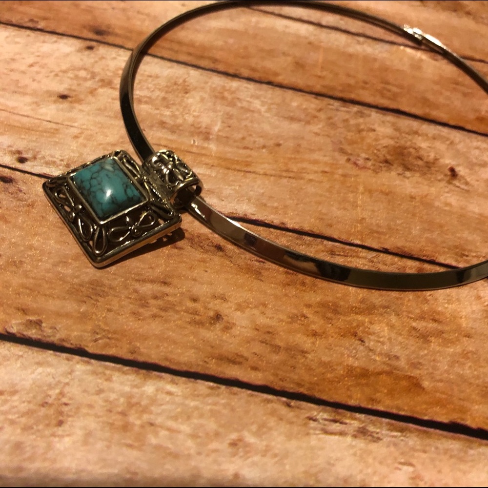 Temp Price Drop ‼️Omega And Pendant NWOT